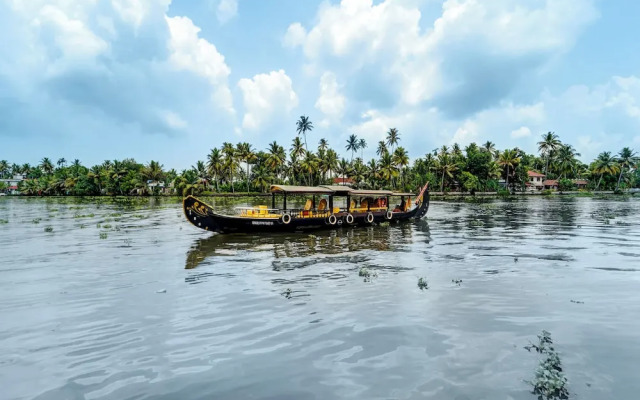 Alaya Stays Palm Dale by the Backwaters