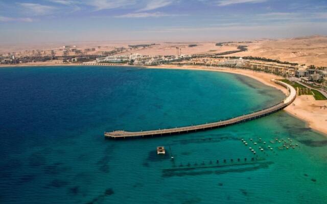 Designer Studio With Amazing Views of the Red Sea!