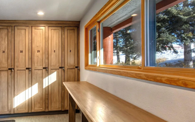 Snow Flower 078 3 Bedroom Condo by RedAwning