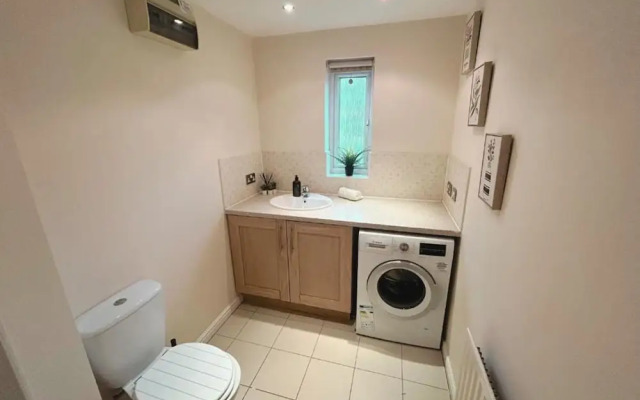 Lovely 3-bed House in Solihull