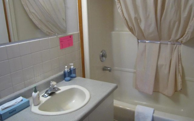 Quiet Bay Inn & Café