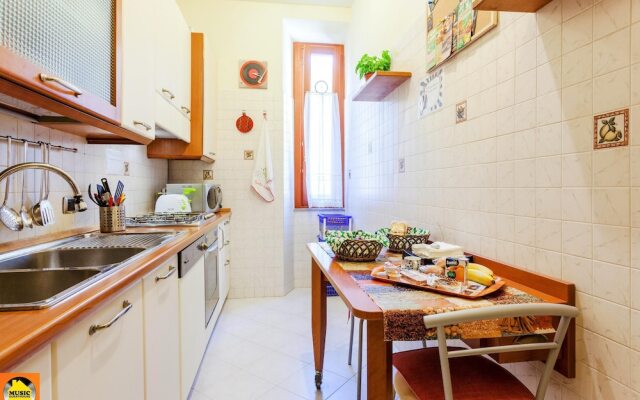 Apartment with 3 Bedrooms in Roma, with Wonderful City View And Wifi - 10 Km From the Beach