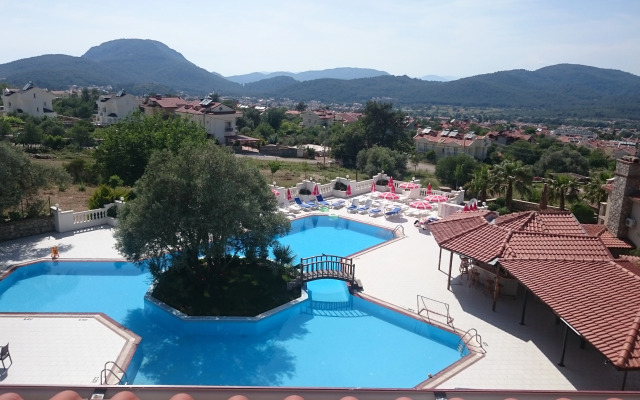 Sunshine Holiday Resort