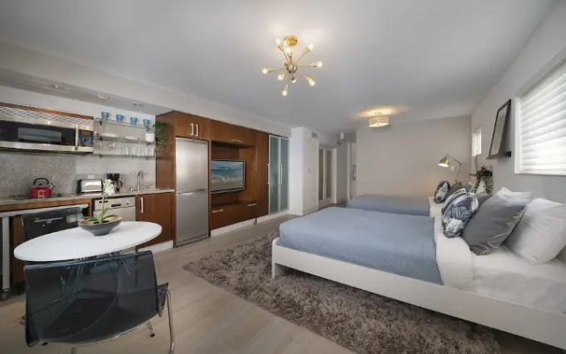 Strand Ocean Drive Suites