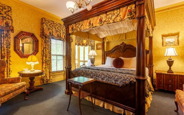 Ivy Lodge Bed & Breakfast