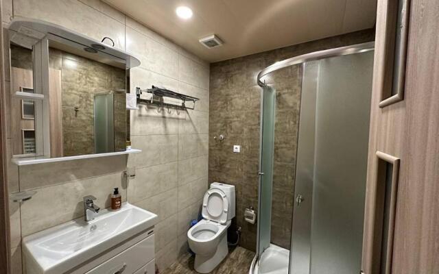 5 Rooms near 300 Aragveli metro station