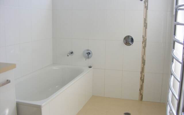 Dew on Lakeview Street