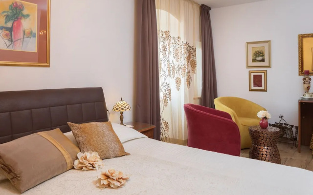 Romantic Luxury Rooms