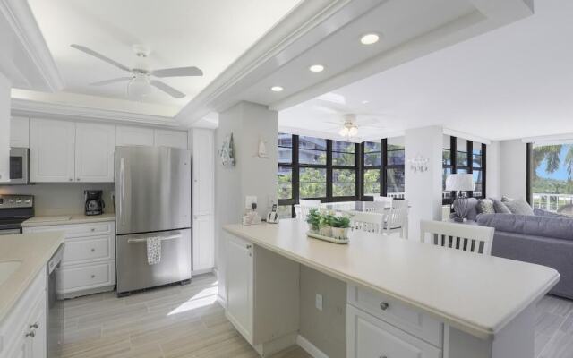 Ideal Beachfront Condo With Pool and two Balconies