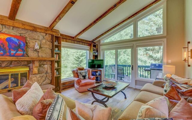 Mountain-view Vail Condo w/ Balcony + Gas Grill!