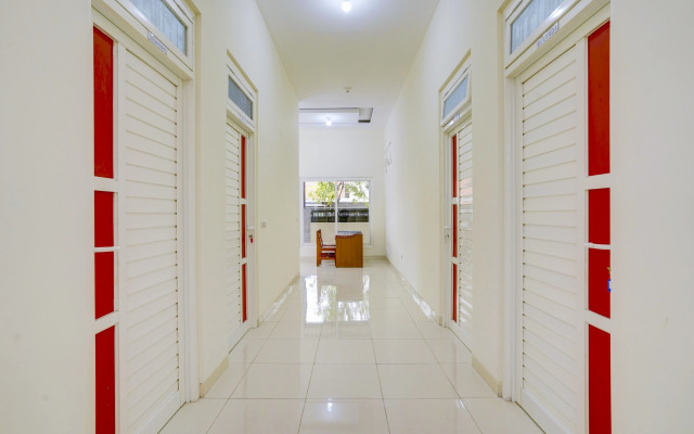 OYO 90173 Innapp Tenggilis Family Residence