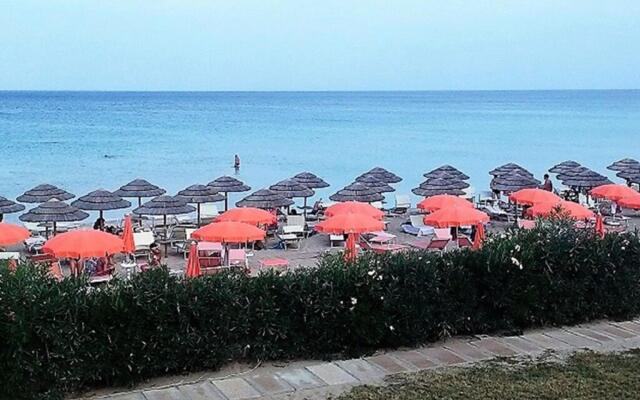 Beachside Getaway w/ Garden