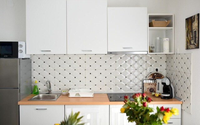 Amazing Apartment in Makarska With Wifi and 2 Bedrooms