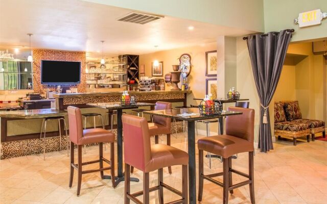 Ramada West Sacramento Hotel and Suites