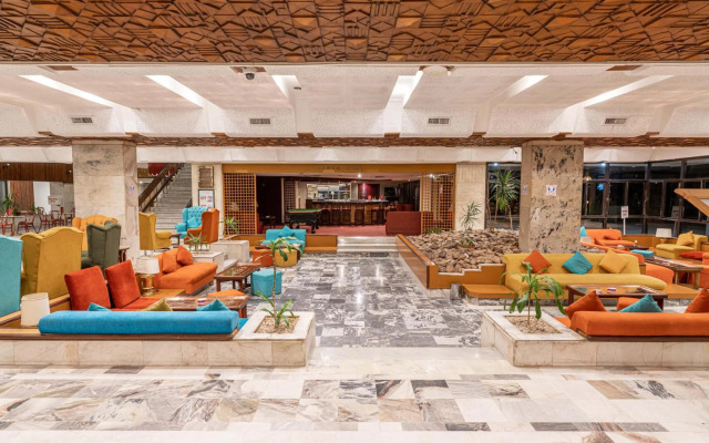 Aracan Eatabe Luxor Hotel