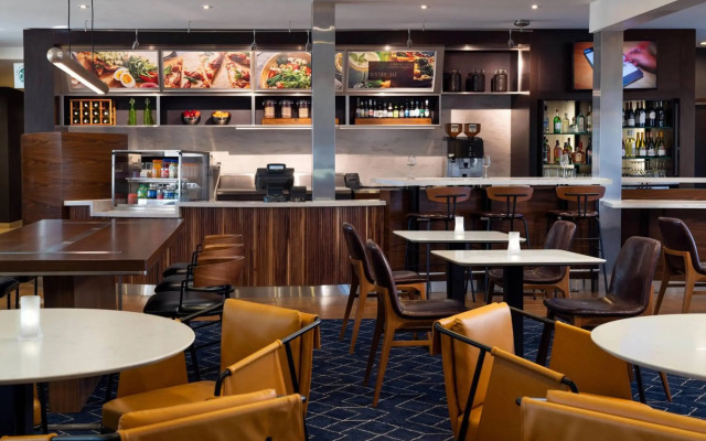 Courtyard by Marriott Bakersfield