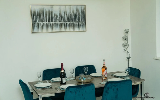 7 Guests - 3 Bedrooms - Parking - Pet Friendly