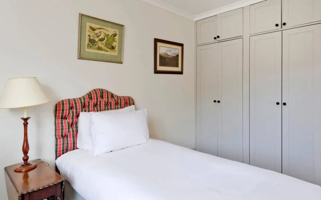 Bright 2-Bed Apartment in Fashionable Chelsea