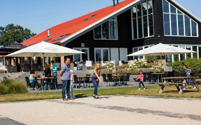 Comfortable Chalet in a Holiday Park