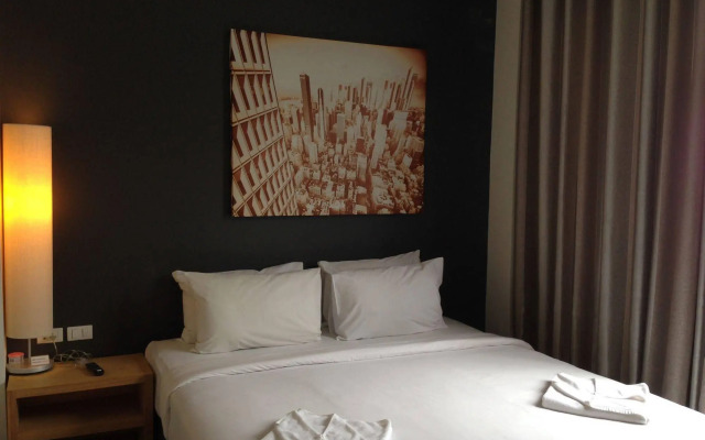 Arch Club Hotel