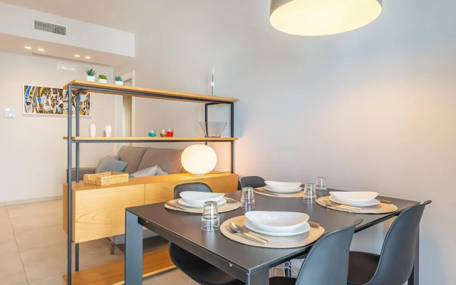 Marina Apartment 100m From Sea