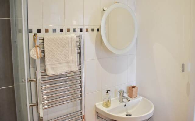 Bright 1 Bedroom Apartment in Seven Dials