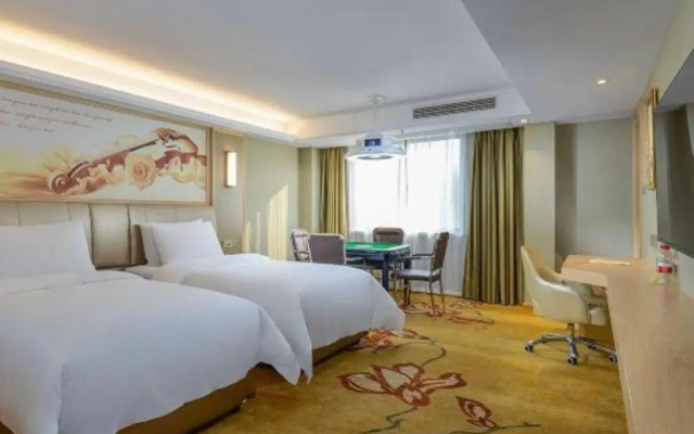Vienna Hotel (Huainan Railway Station Wuyue Plaza)