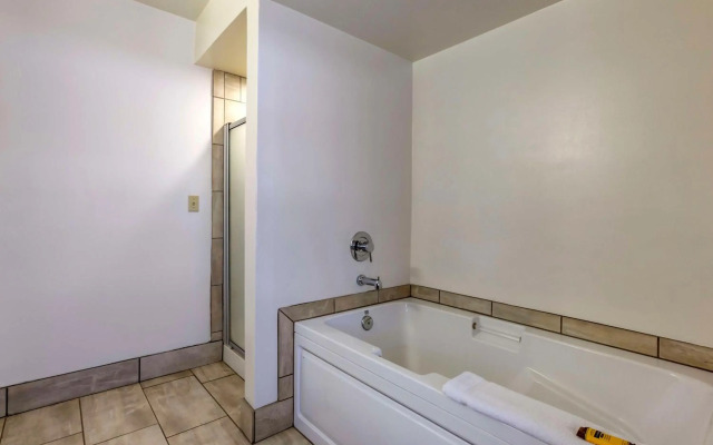 Best Western Plus Scottsdale Thunderbird Suites