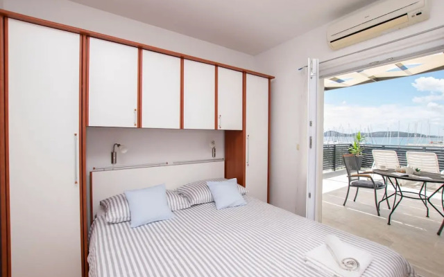 Apartments and Rooms Mare