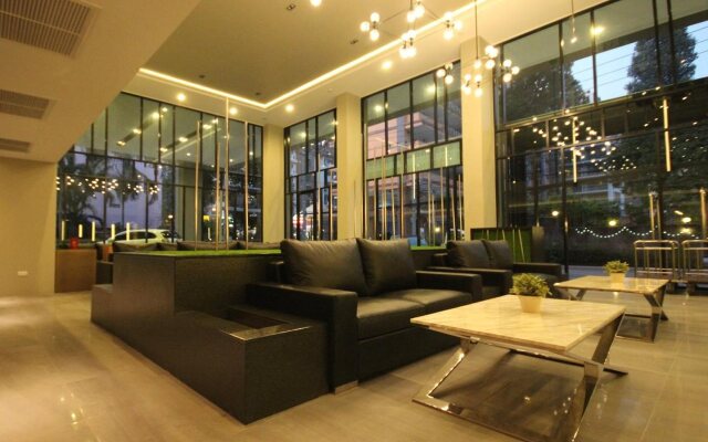 Season Five Hotel