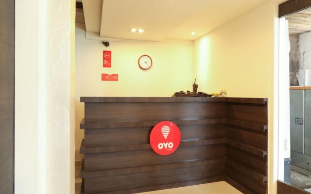 OYO 890 Seven Suites Apartment
