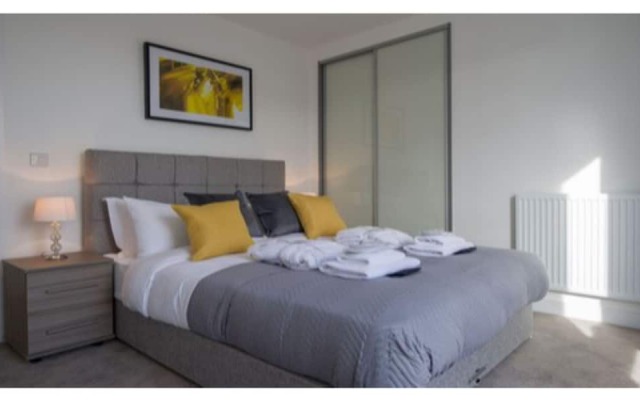 Tailored Stays - De Havilland House