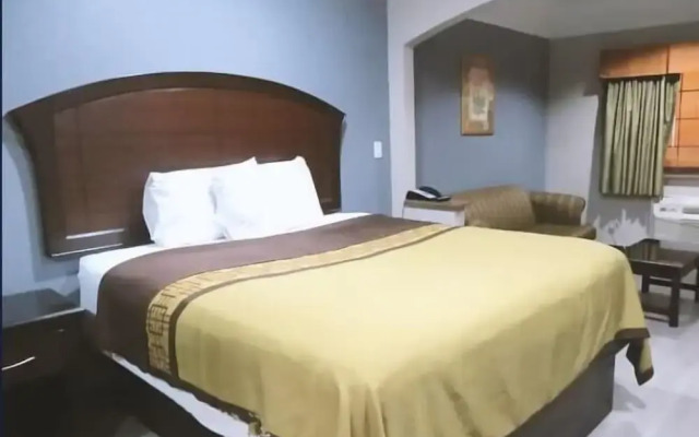 Hotel O Regency Suites Houston - IAH Beltway 8