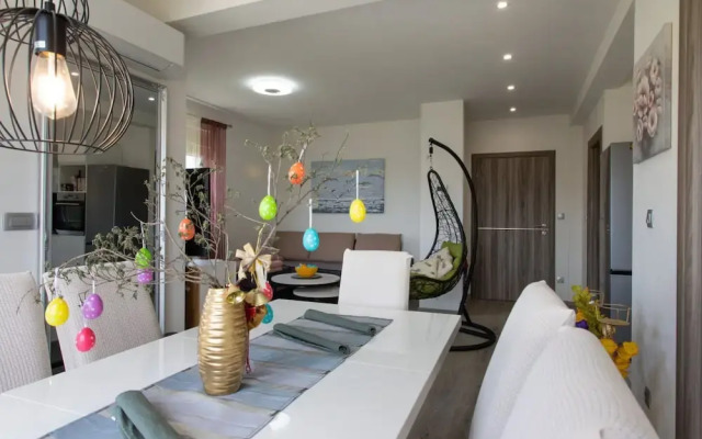 Trendy and Chic Apartment With Terrace and Private Garden