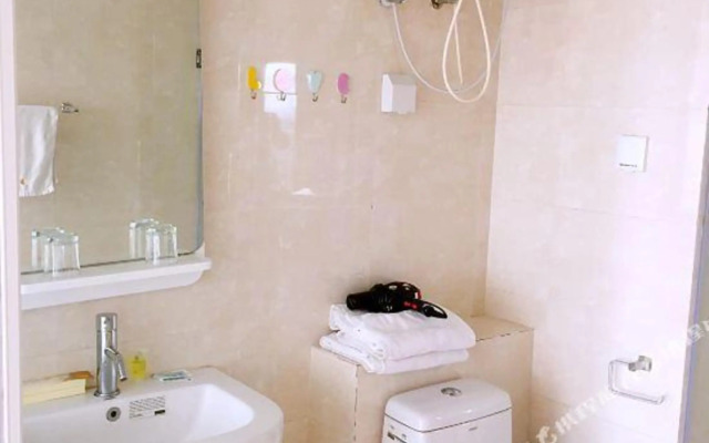 Jinhai Fengqing Holiday Hostel