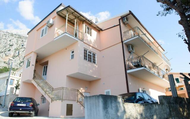 Lara Apartments