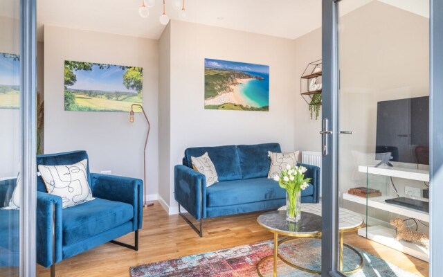 Elliot Oliver - Luxury Penthouse Apartment With Sea View