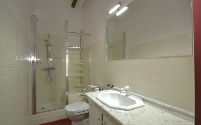 Villa With Swimming Pool Within the Luberon