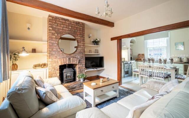 The Cottage in Chester, Sleeps 6 with FREE Parking