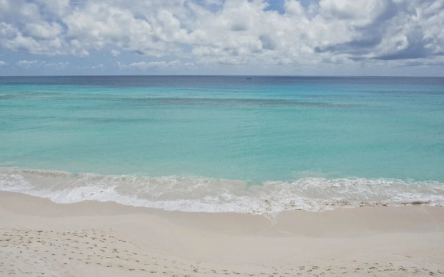 Beautiful Three Bedroom Beachfront Villa