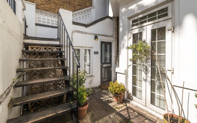 Luxury 2BD Garden Flat in Chelsea