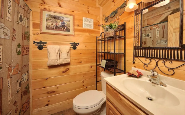 Hakuna Matata - 2 Br cabin by RedAwning