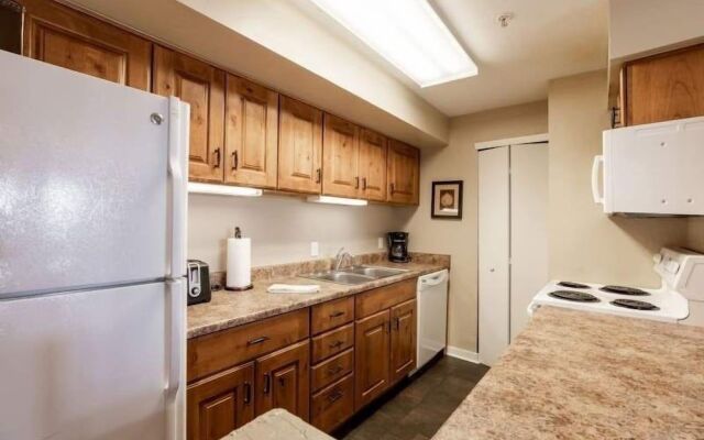 Breakaway West Convenient Condo Near Vail Village by RedAwning