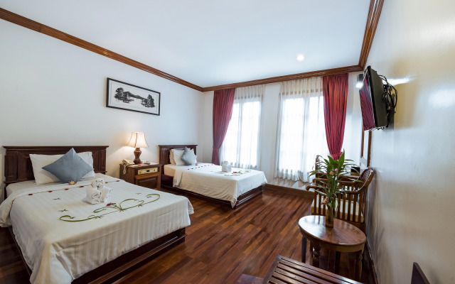 The Suite By Royal Crown Hotel