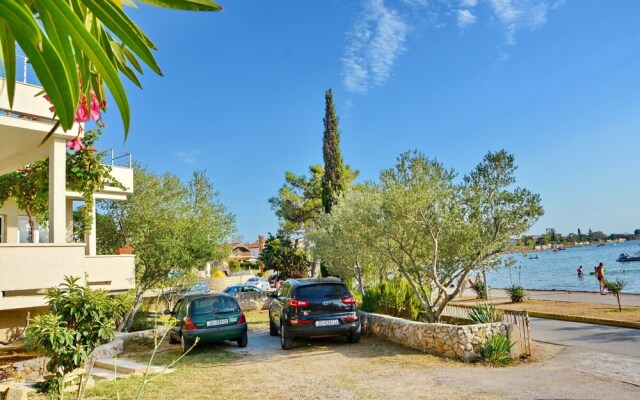 Charming Apartment in Vrsi Mulo, Great Place in Dalmatia for Family Vacation