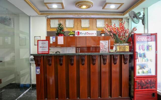 RedDoorz Plus near Hoang Van Thu Park