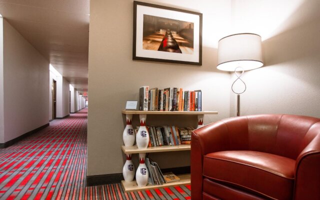 Ten Pin Inn & Suites