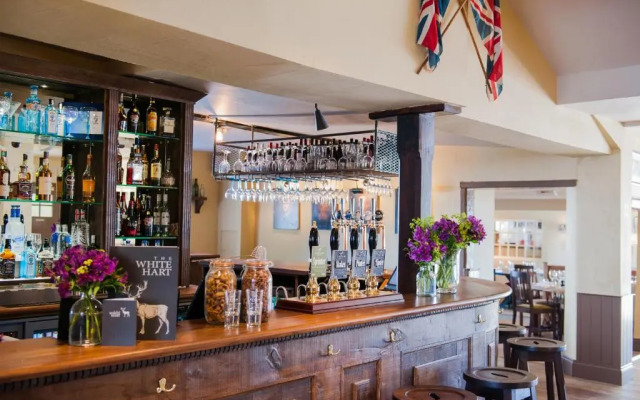 The White Hart, Overton