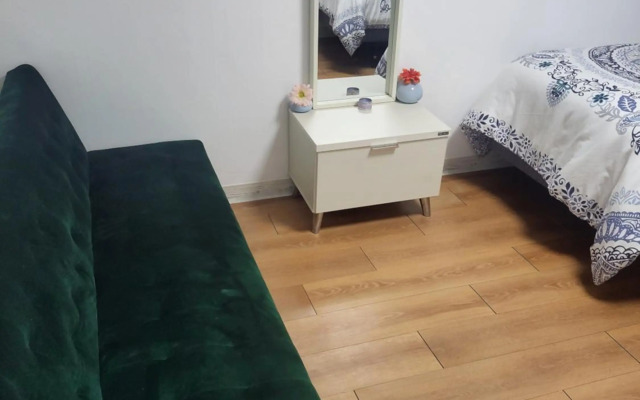 Newly renovated spacious 2 bedroom unit in HBC