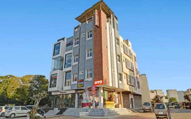 Oyo Flagship 807030 Silver Valley